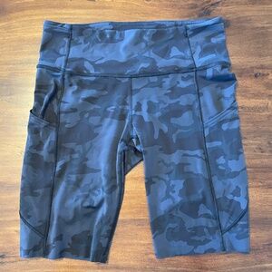 Lululemon Fast and Free High-Rise Short w/5 Pockets  8"